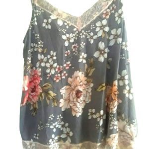 5/$25 Shabby Chic Sz M Floral Pajama Top Grey Botanical Garden